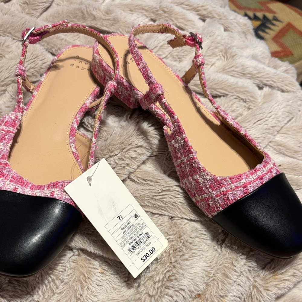 A New Day , size 7.5 tweed shoe